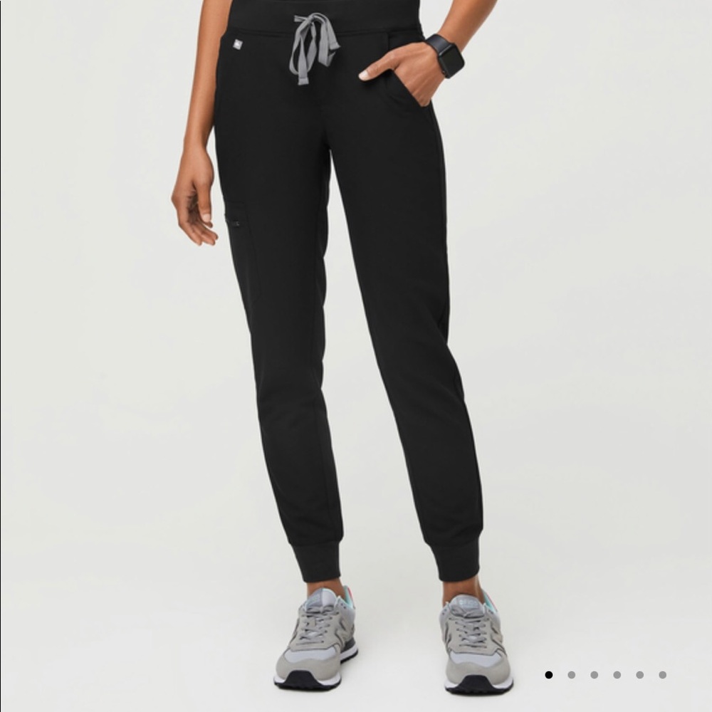 FIGS Zamora scrub bottoms- **size medium tall**. In great condition.